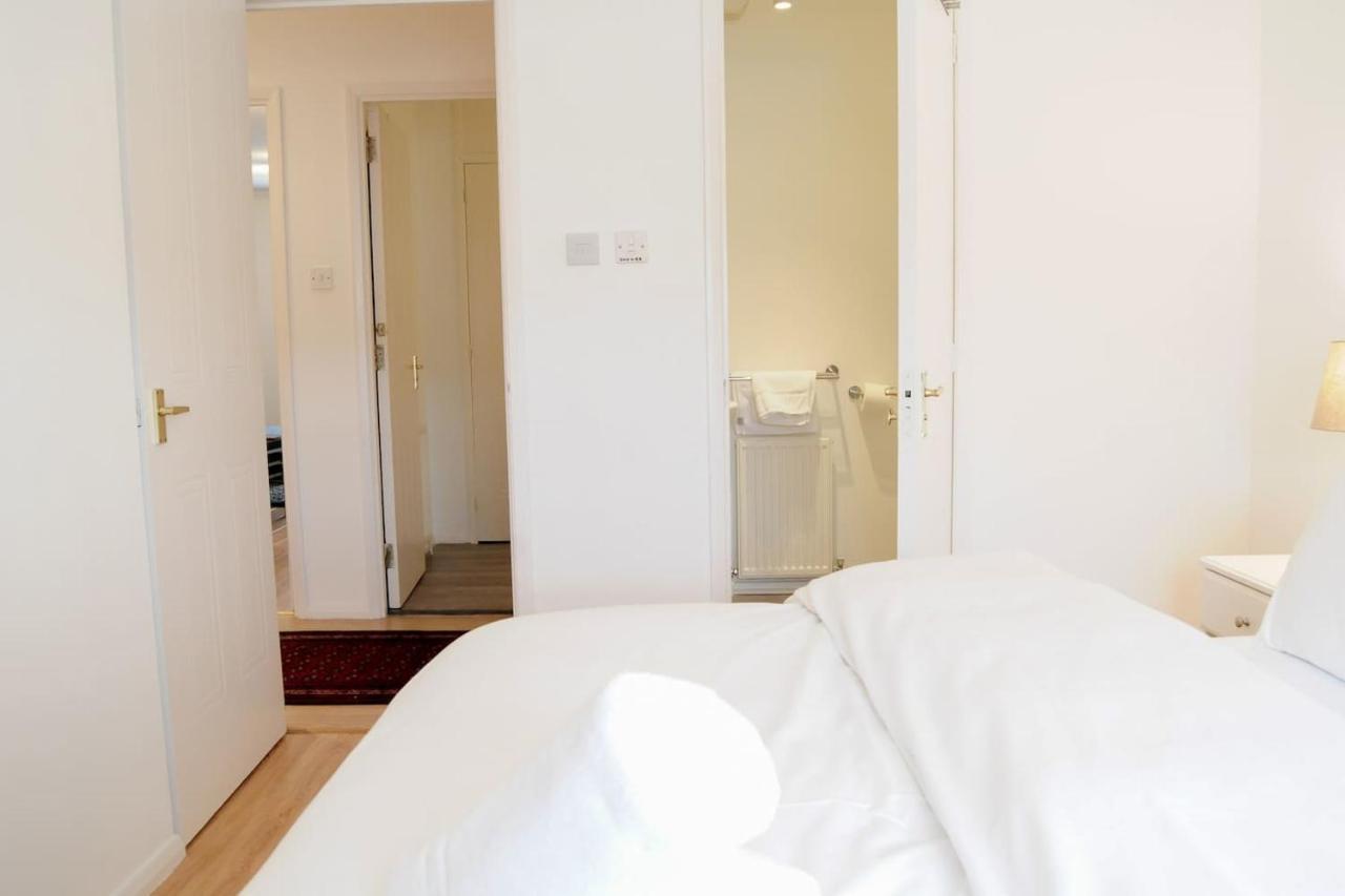 Peaceful And Quiet Apartment In A Bustling City EDI Exterior photo